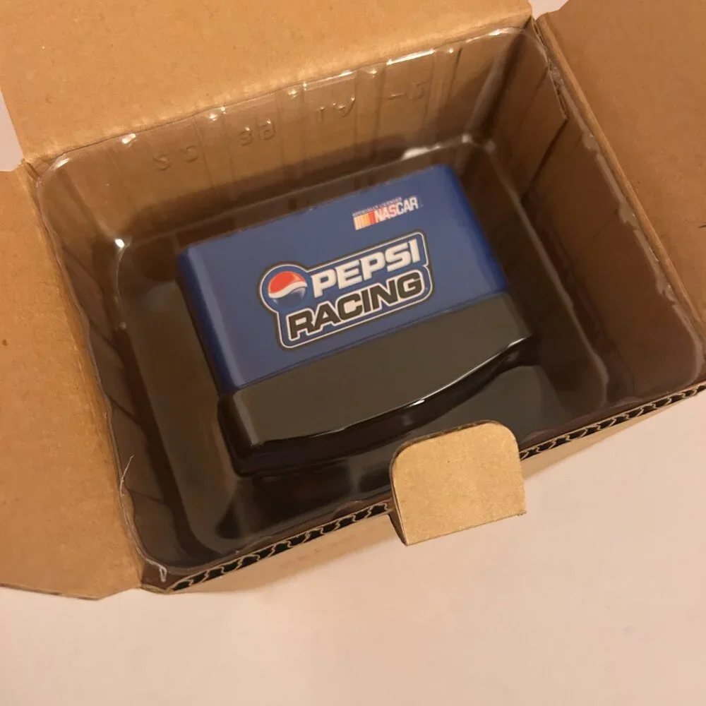 Pepsi Racing 2004 Jeff Gordon #24 Diecast Car Tin Case | NASCAR Limited Edition - Picture 2 of 16